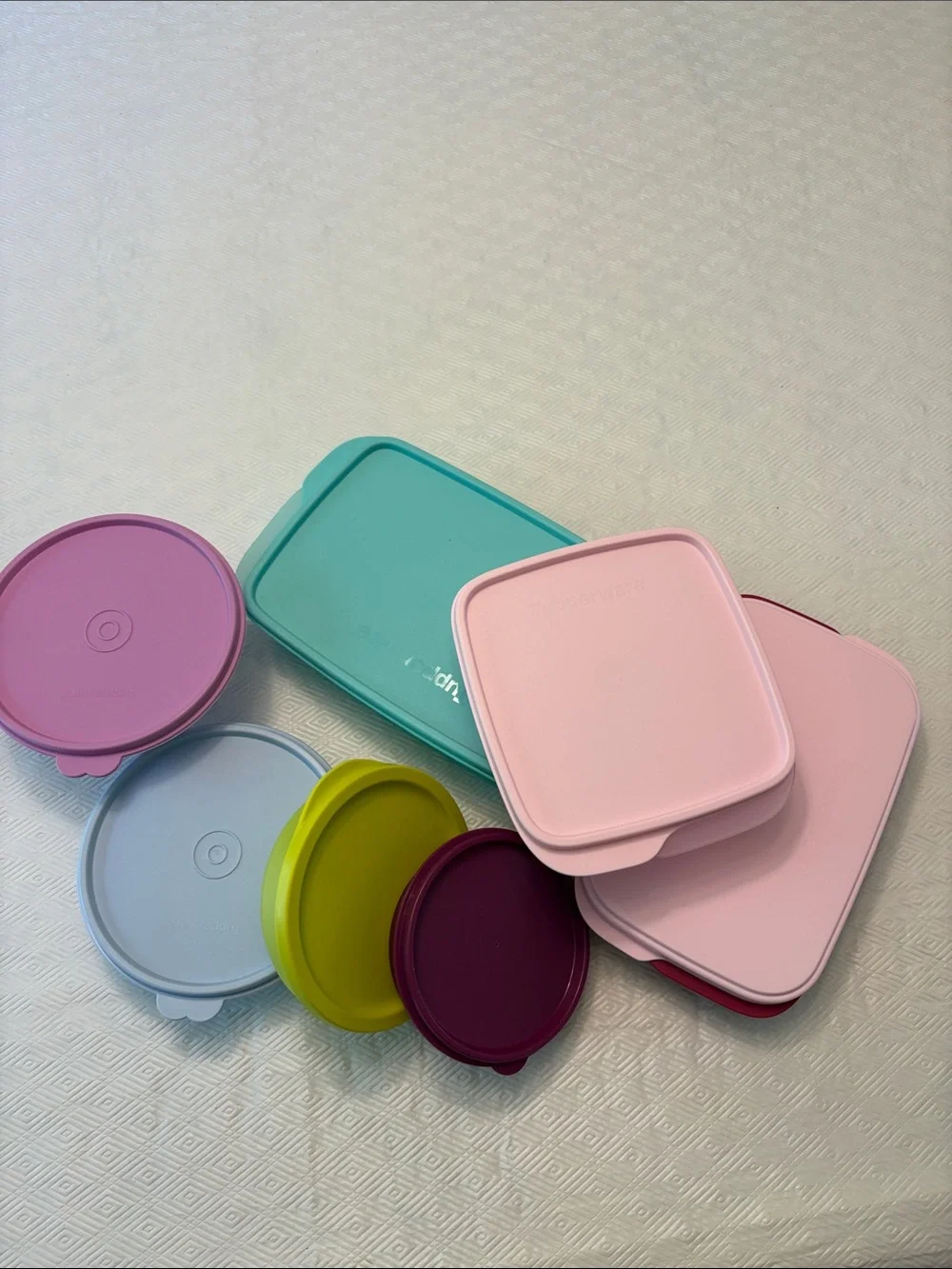 NEW LISTING Tupperware Assorted Food Storage Containers for lunches